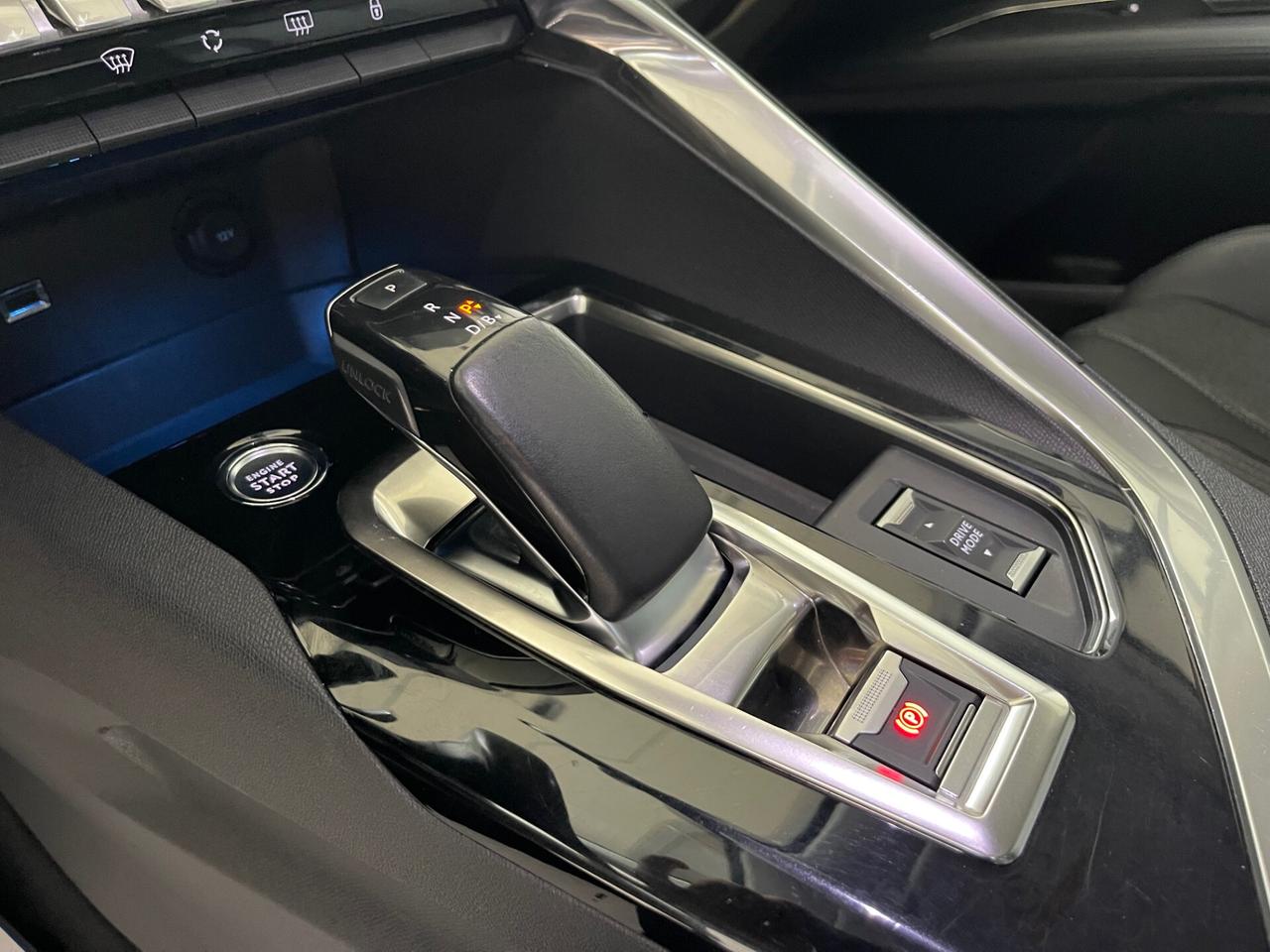 Peugeot 3008 Hybrid 181cv e-EAT8 Allure NO VINCOLO DI FINANZIAMENTO