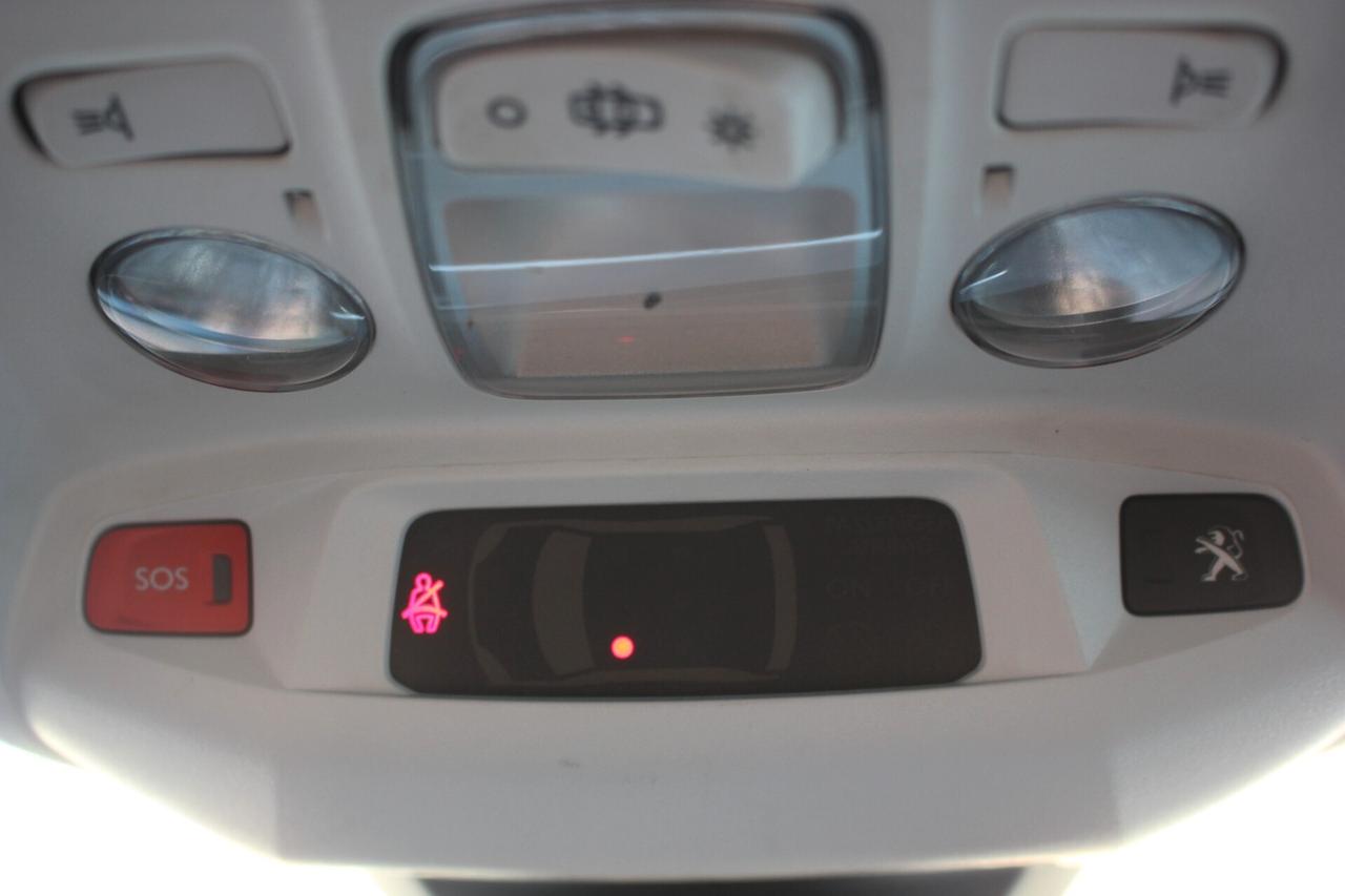 Peugeot 3008 *PREZZO VERO* 1.5 hdi 130 CV CATENA MAGGIORATA DA 8 MM E DISTRIBUZIONE FATTI IN PEUGEOT CARTIFICATE