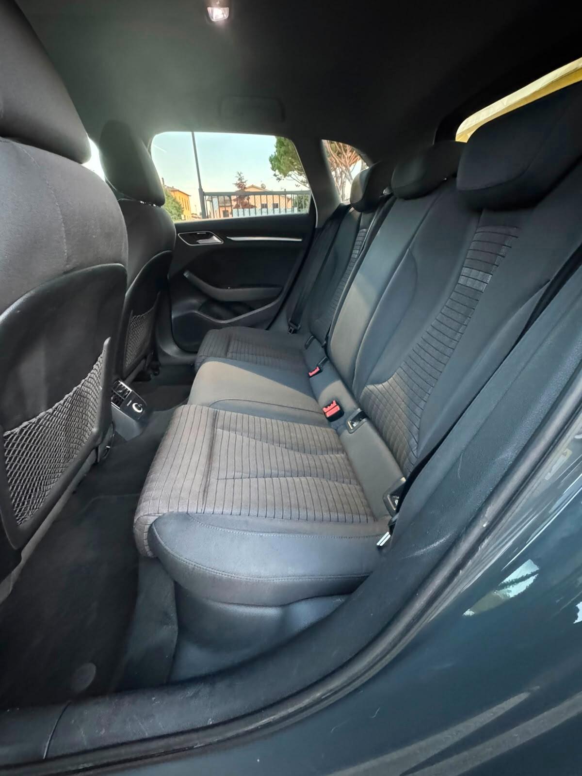 Audi A3 SPB 1.6 TDI Sport GANCIO TRAINO DI SERIE !!