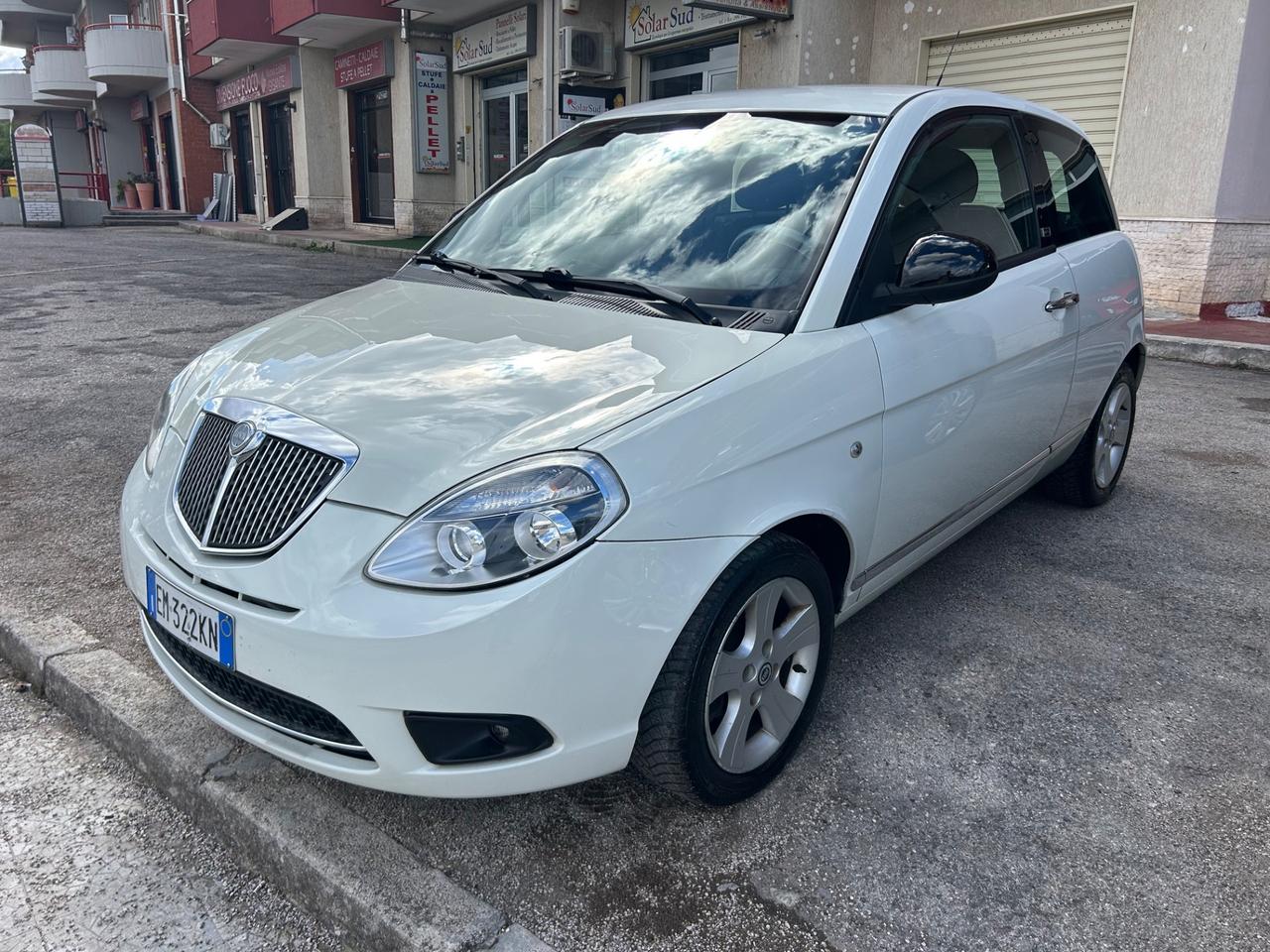 Lancia Ypsilon 1.2 69 CV Unyca