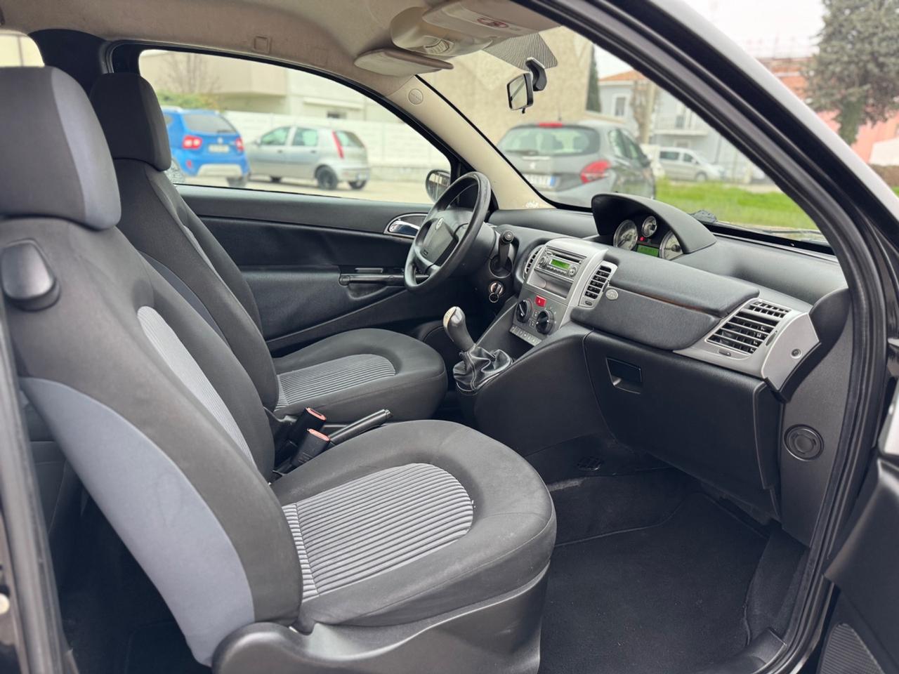 Lancia Ypsilon 1.3 MJT 75 CV Argento