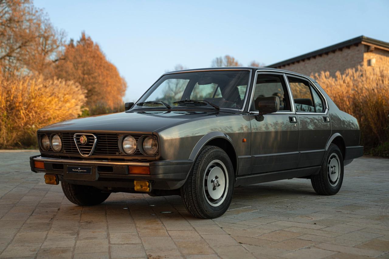 Alfa Romeo Alfetta INIEZIONE QUADRIFOGLIO ORO - ALF00234