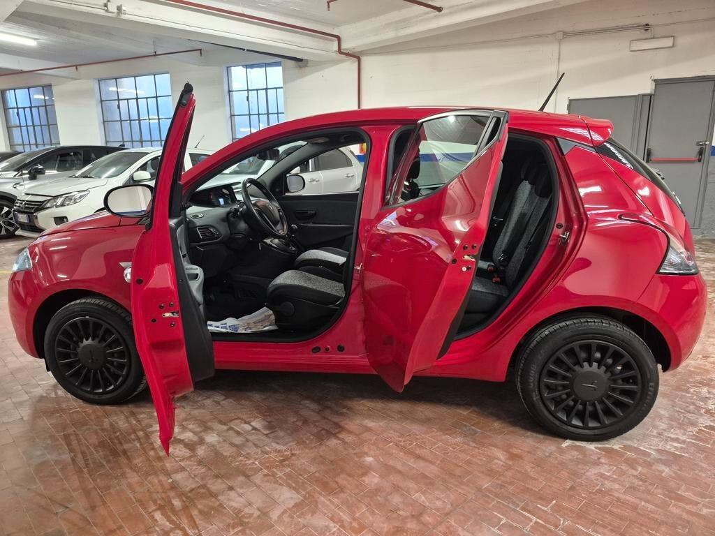 Lancia Ypsilon 1.2 69 CV 5 porte GPL Ecochic Silver