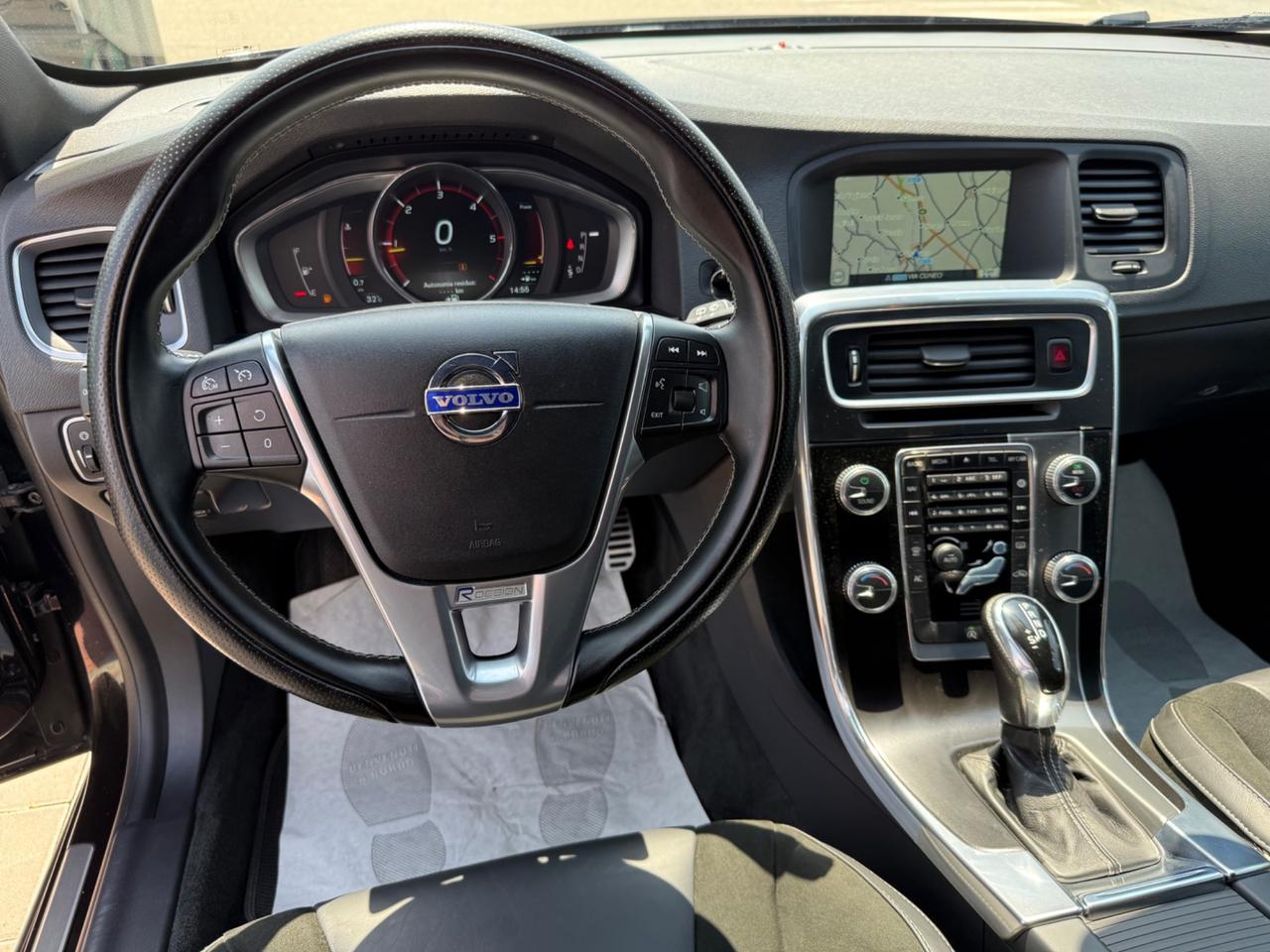 Volvo V60 D4 Geartronic R-design-181CV UNIC PROPRIETARIO