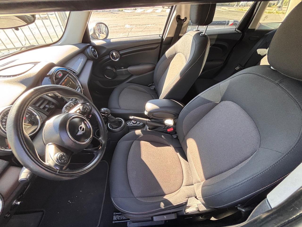 Mini 1.5 Cooper D 5 porte -99.000km