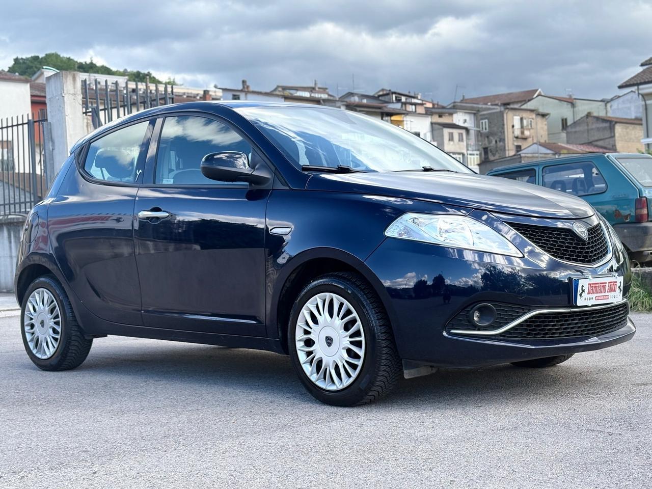 Lancia Ypsilon 1.2 69 CV 5P Gold UCONNECT Blue&Me