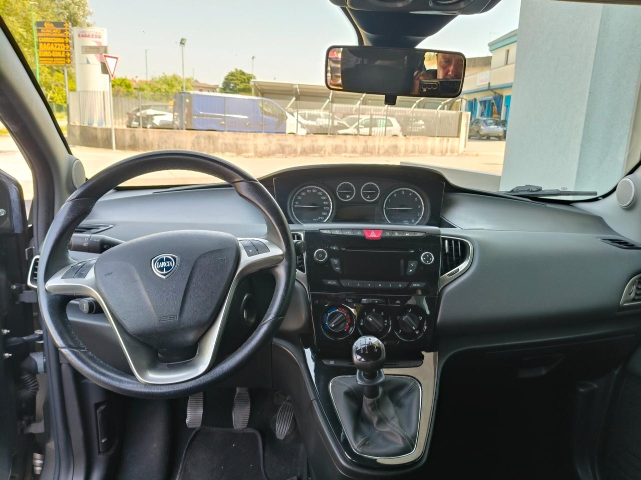 Lancia Ypsilon 1.2 69 CV 5 porte S&S Gold