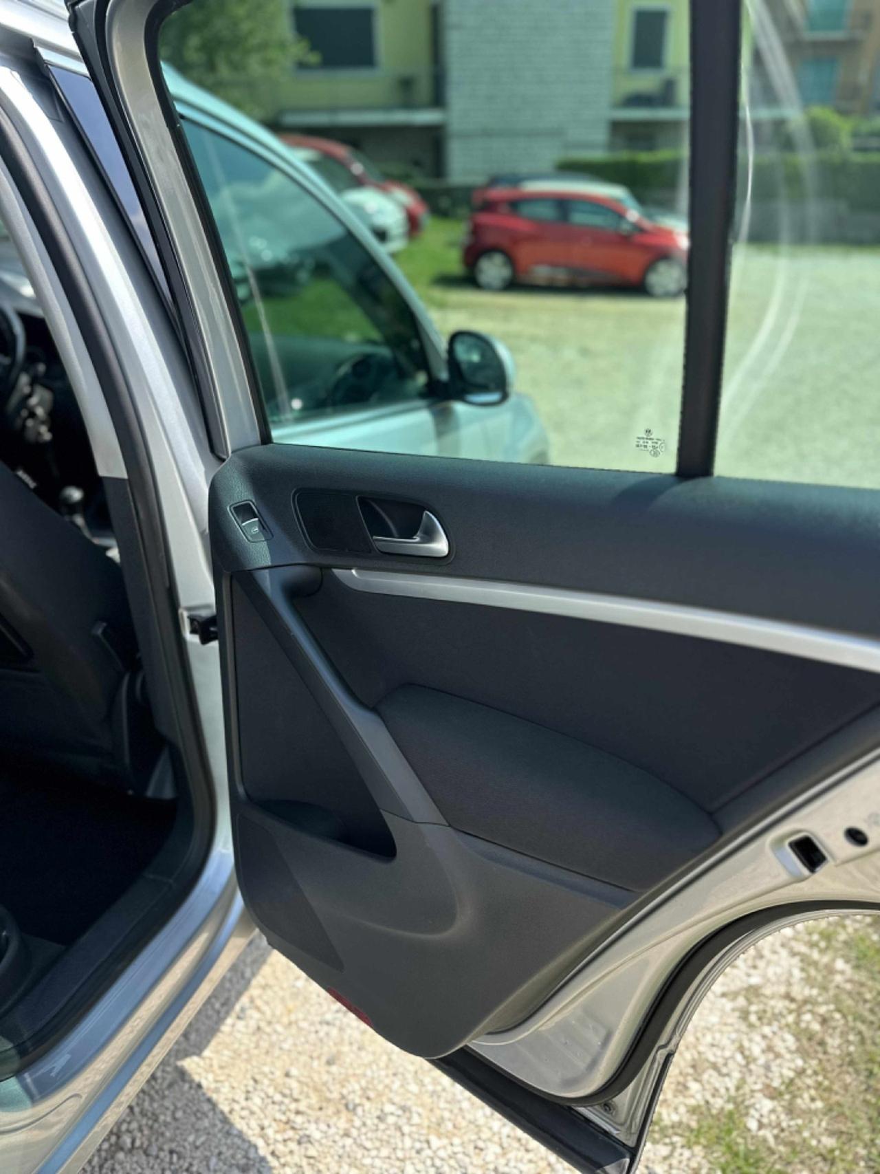 Volkswagen TIGUAN 2.0 TDI DPF 4MOTION SPORT & STYLE