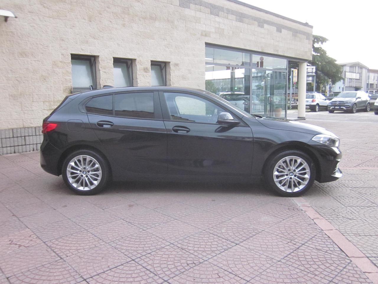 Bmw 116d 5p. Business Advantage