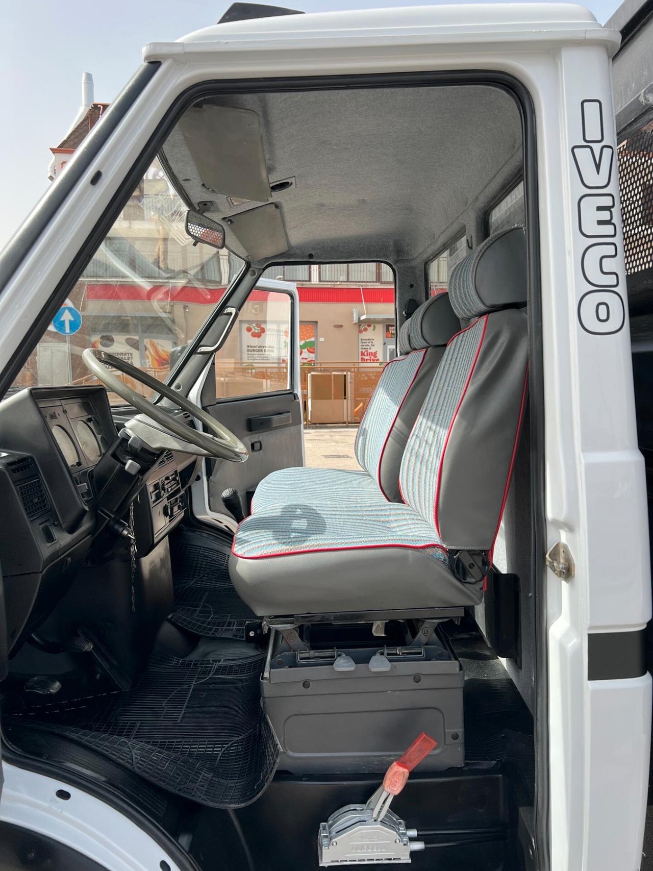 IVECO DAILY 35.12 RIBALTABILE TRILATERALE