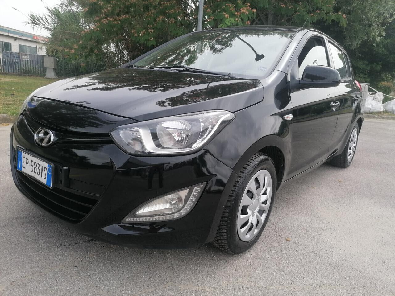 Hyundai i20-1.2 Benzina-LUCI LED*NEOPATENTATI*2013-