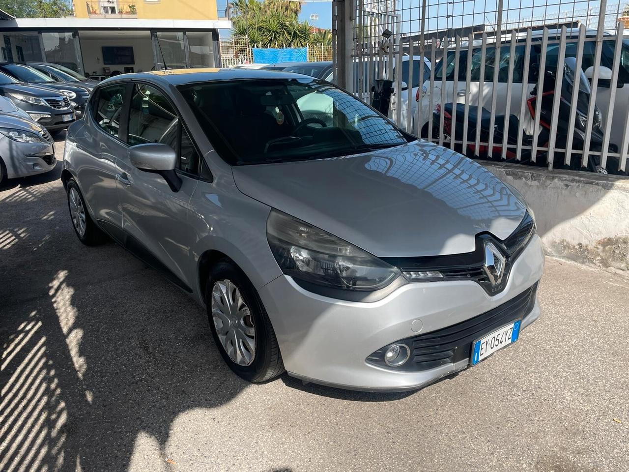 Renault Clio 1.2 75CV GPL 5 porte Costume National