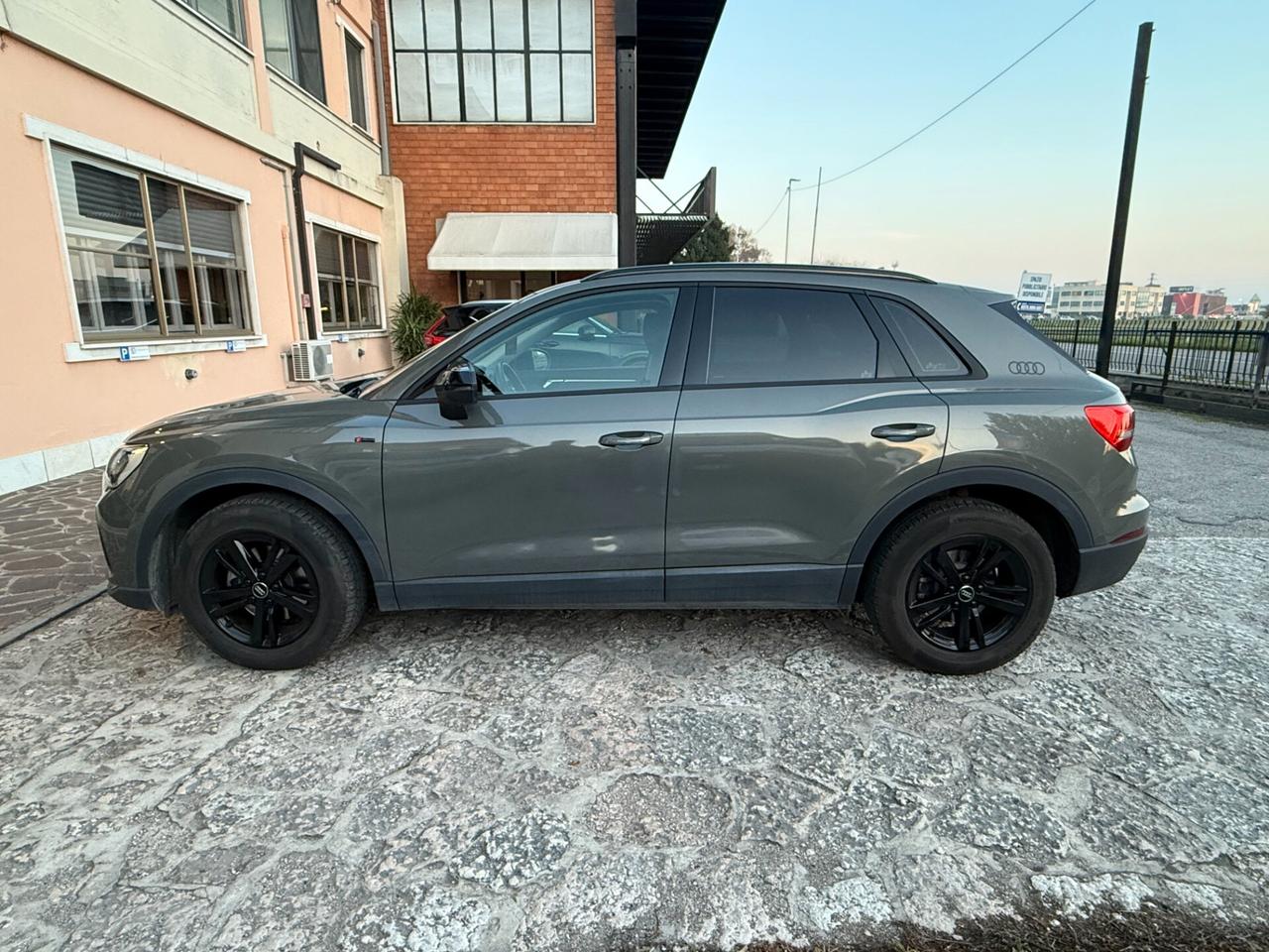 Audi Q3 35 TFSI Business