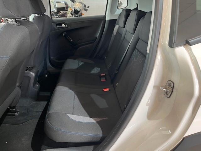 Peugeot 2008 1.2 puretech Signature s&s 82cv * 81 000 KM *