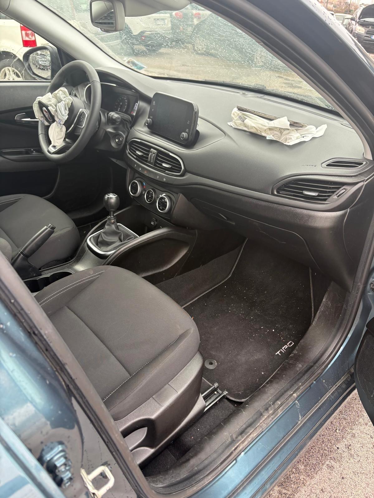 Fiat Tipo 1.6 Mjt 5 porte sinistrata 2024