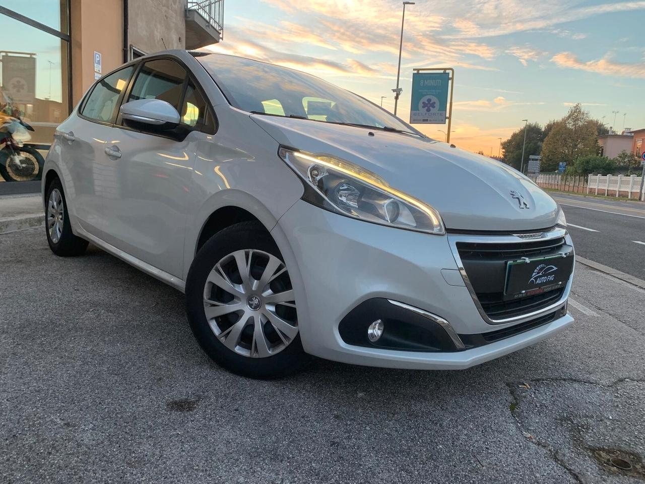 Peugeot 208 5 porte NEOPATENTATI