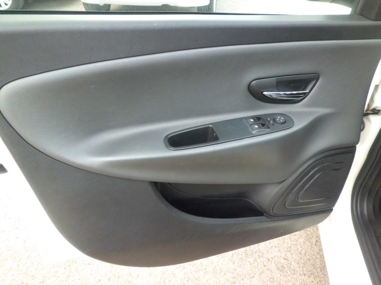 Lancia Ypsilon 1.3 MJT 16V 95 CV 5 porte S&S Platinum DISPONIBILITA' 2 PEZZI COLORE NERO