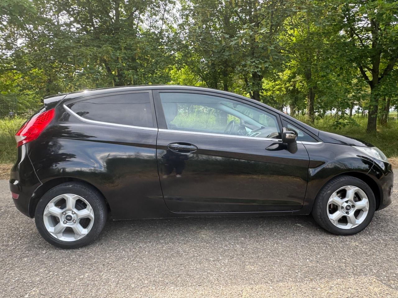 Ford Fiesta 1.2 60CV 3p. titanium