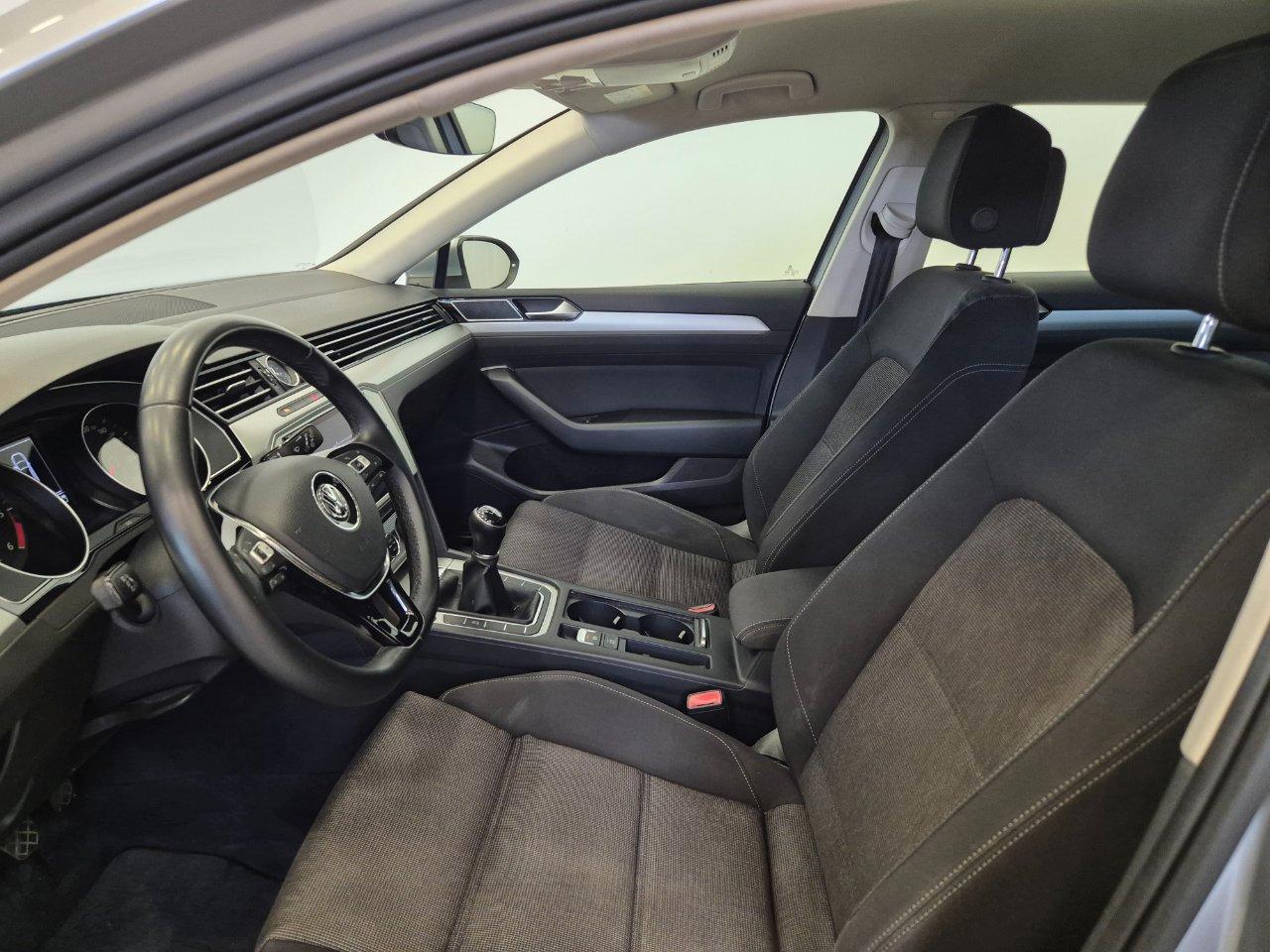 Volkswagen Passat Variant 1.6 tdi Business 120cv - NEOPATENTATI - ACC/Lim - Carplay - Sens. Park.