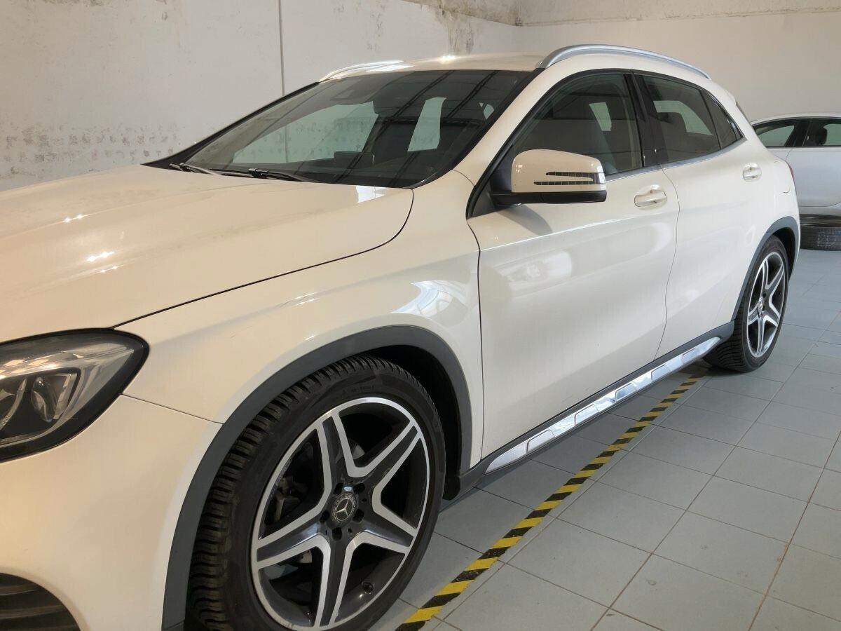 *MERCEDES- BENZ GLA 200 D AMG PREMIUM