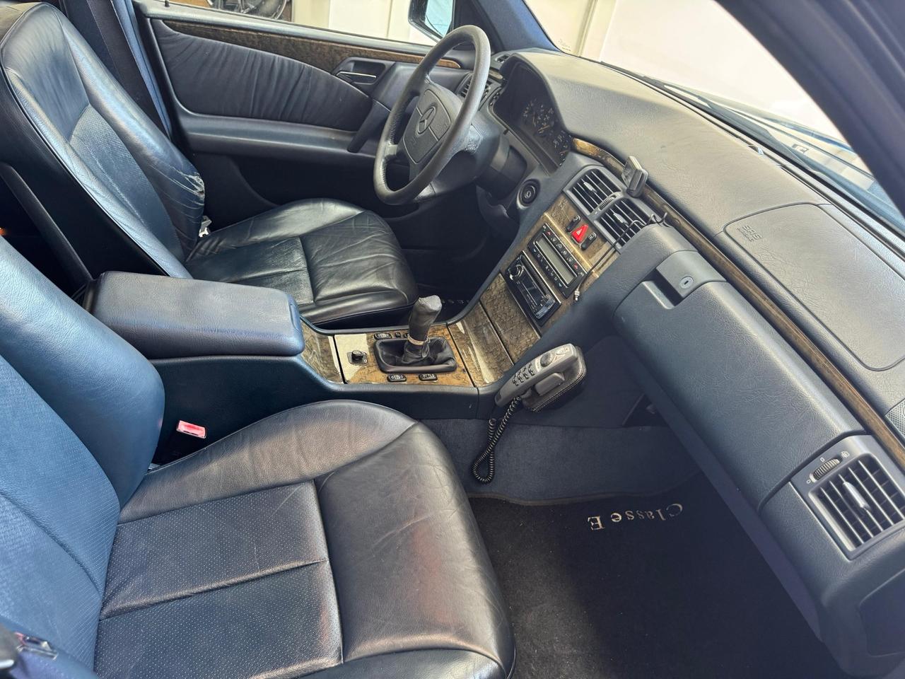 Mercedes-benz E 200 E 200 cat Classic