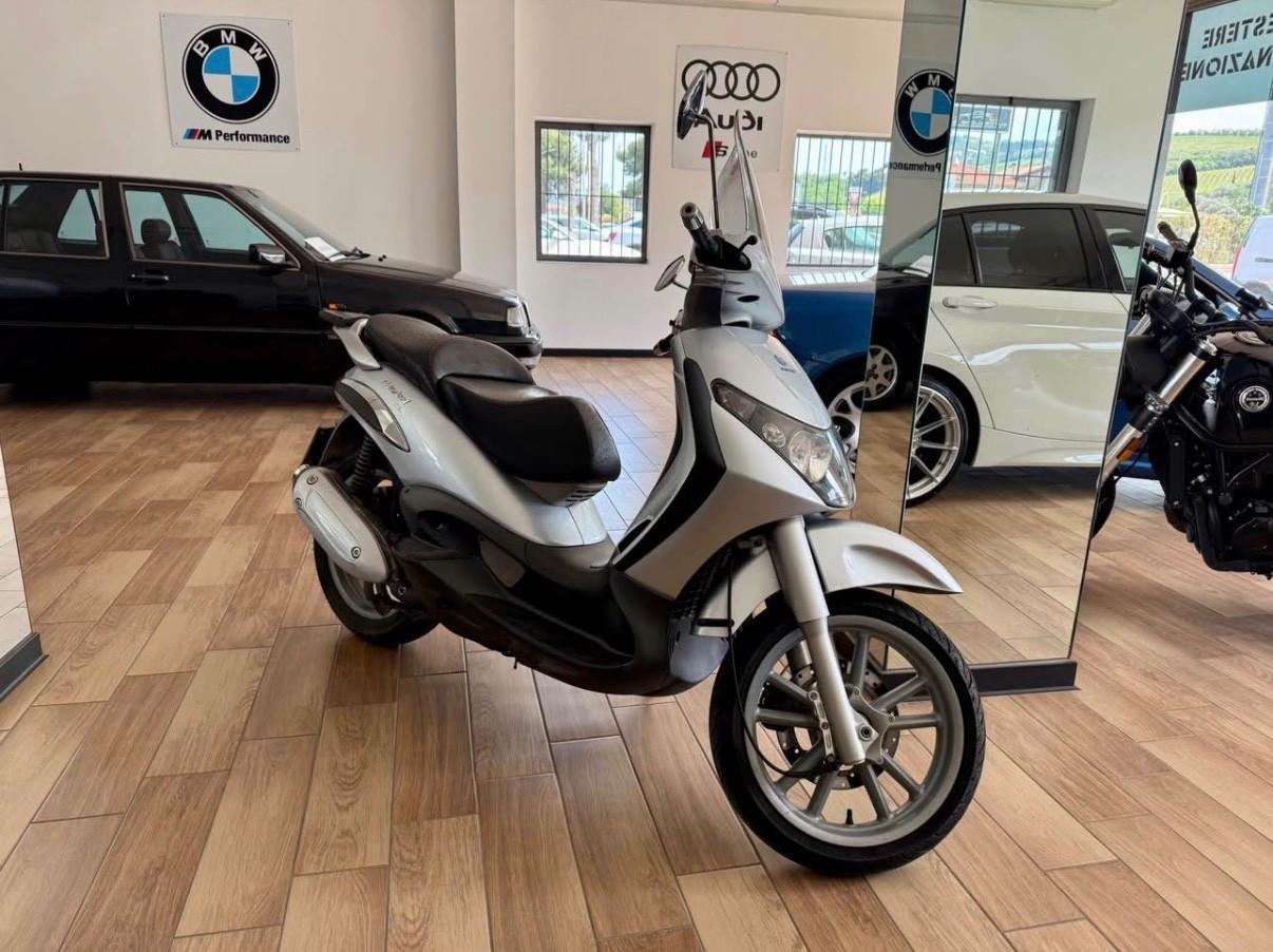 Piaggio Beverly 250