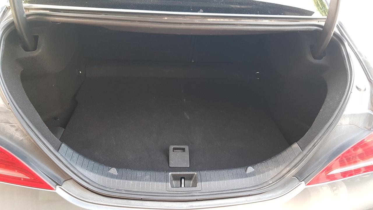 Mercedes-benz CLA 180 BLACK LINE UNI PRO!!!