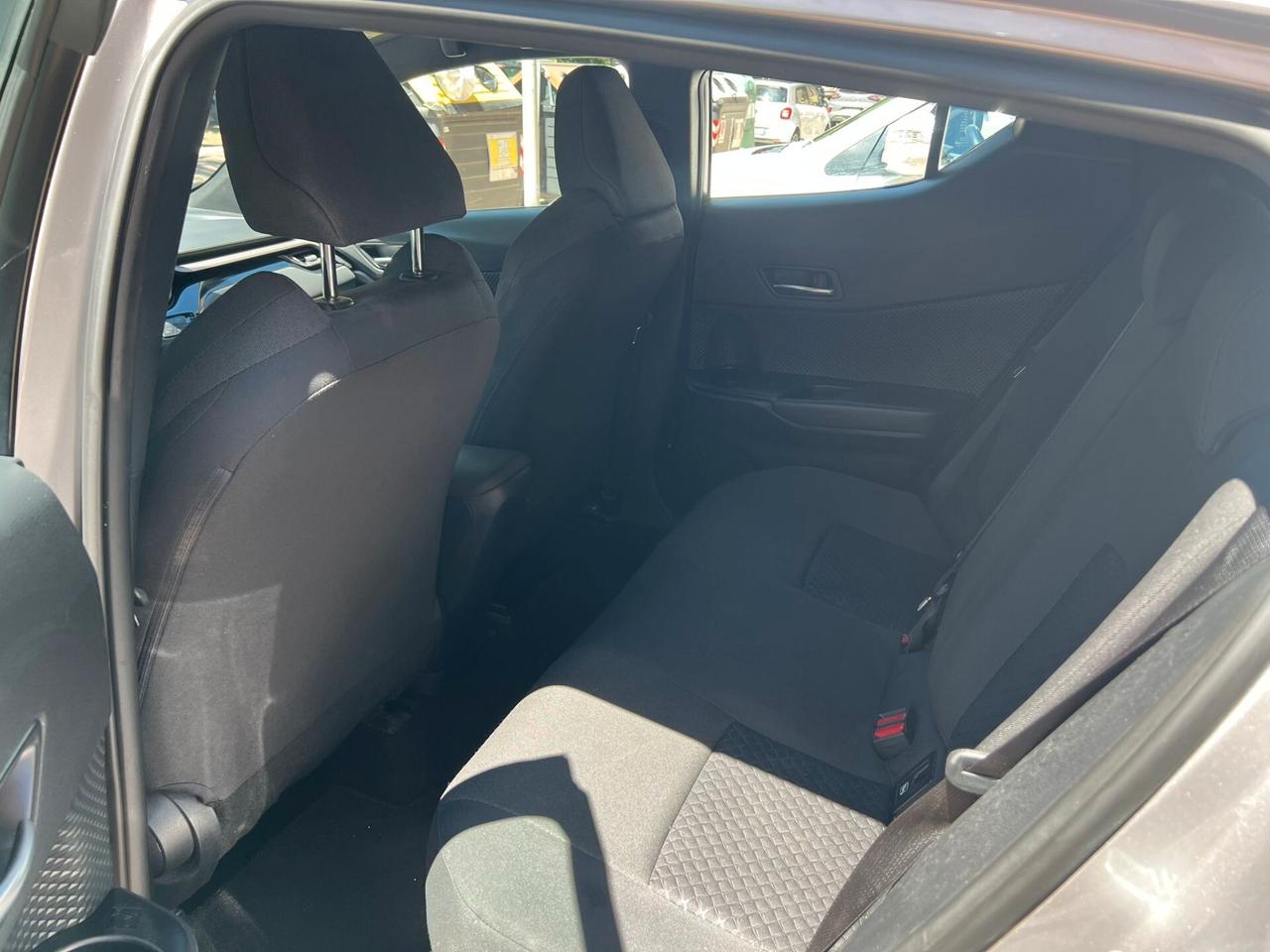 Toyota C-HR 1.8 Hybrid E-CVT Business