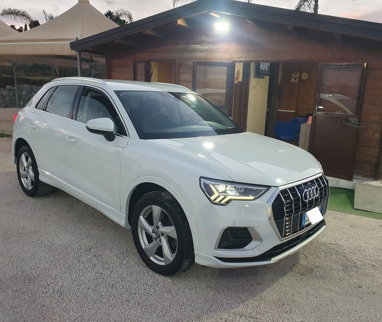 Audi Q3 40 TDI quattro S tronic Business Advanced