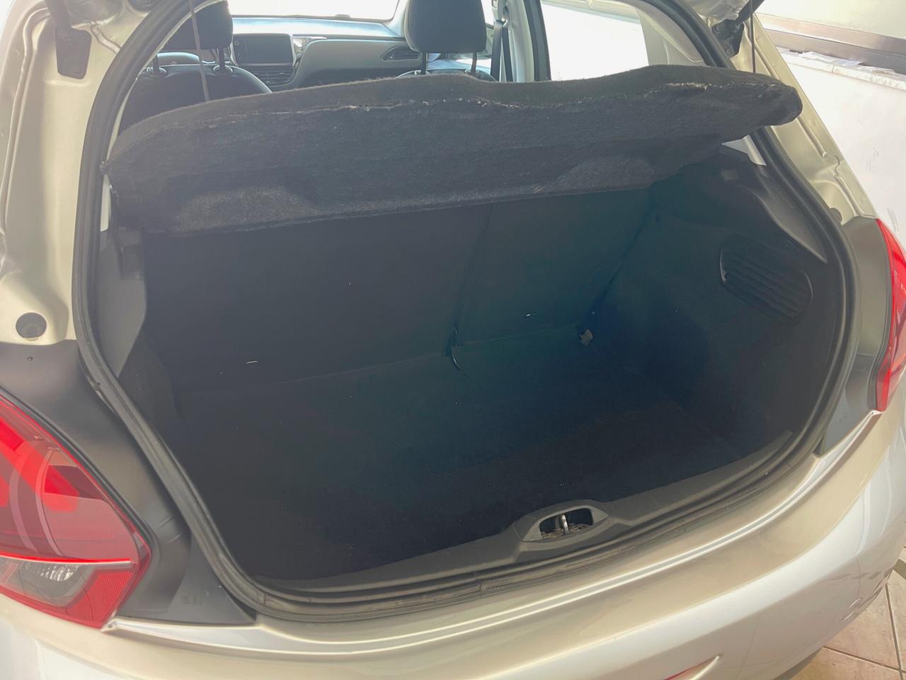 Peugeot 208 PureTech 82 5p. GPL Allure