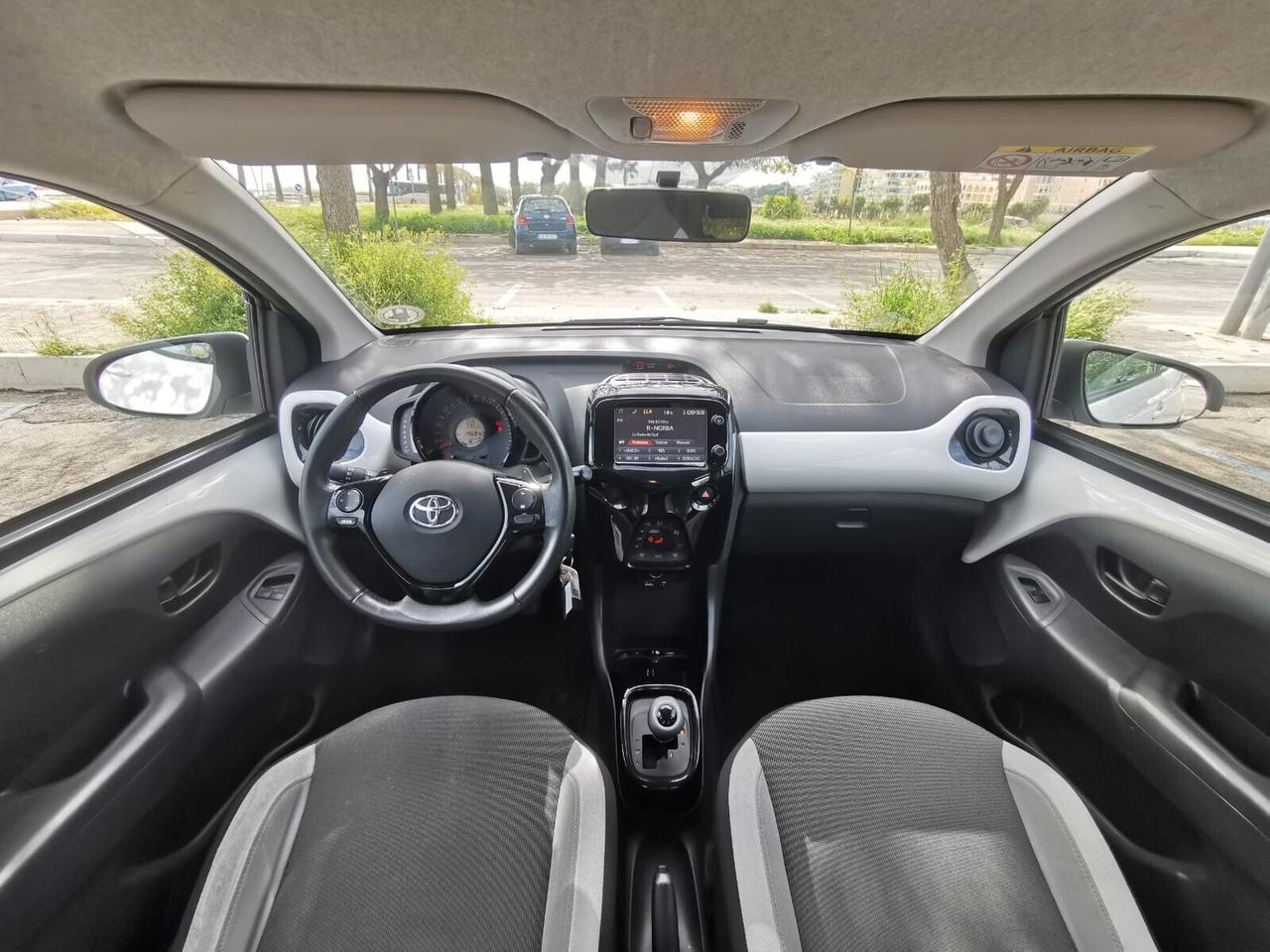 Toyota Aygo 1.0 VVT-i 69 CV 5 porte x-play MMT 2015