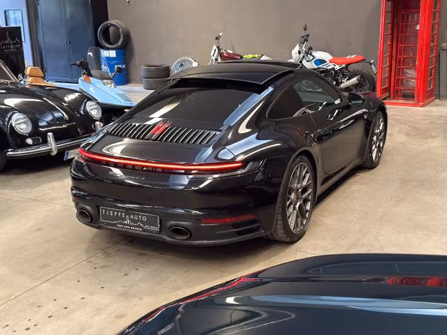PORSCHE 911 Carrera 4S