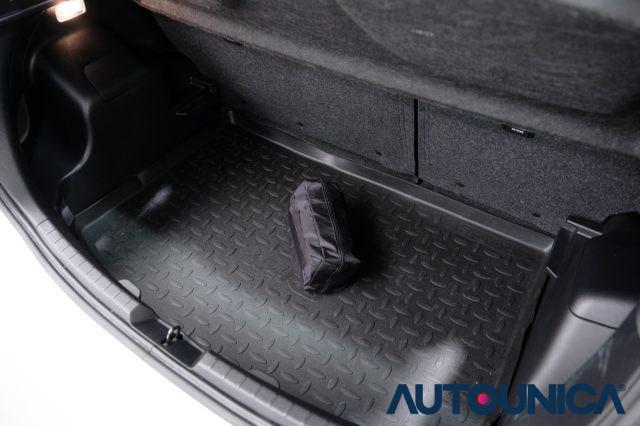 TOYOTA Yaris 1.5 HYBRID 5 PORTE TREND WHITE EDITION