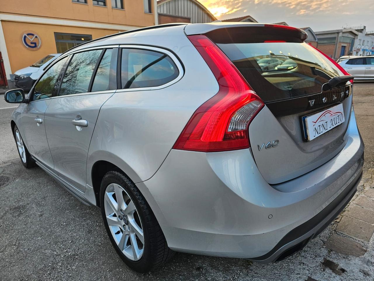 Volvo V60 2.0 D4 181cv Summum*Pelle*Navi*Pdc*Euro6*