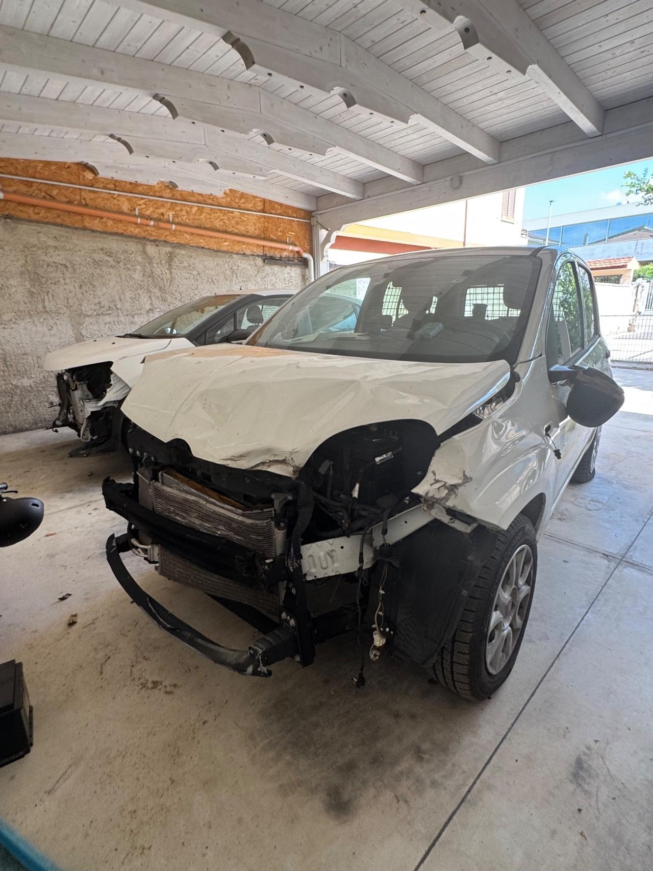 Fiat Panda metano Van 2 posti incidentata