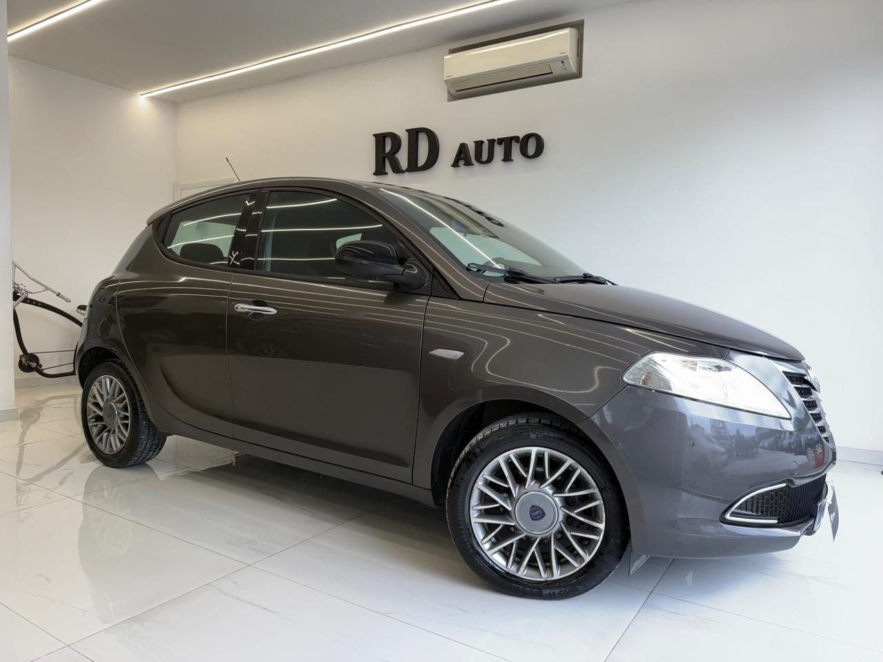 Lancia Ypsilon 1.2 8v Platinum 69cv ok neopatentato