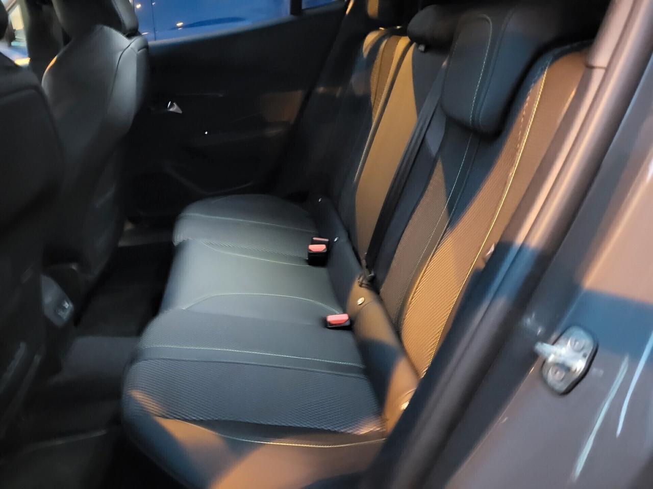 Peugeot 2008 BlueHDi 130 EAT8 GT ANNO 10.2023