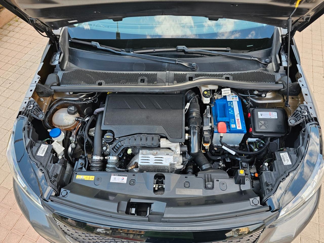 Peugeot 2008 PureTech 130 S&S EAT8 Allure Navi Pack