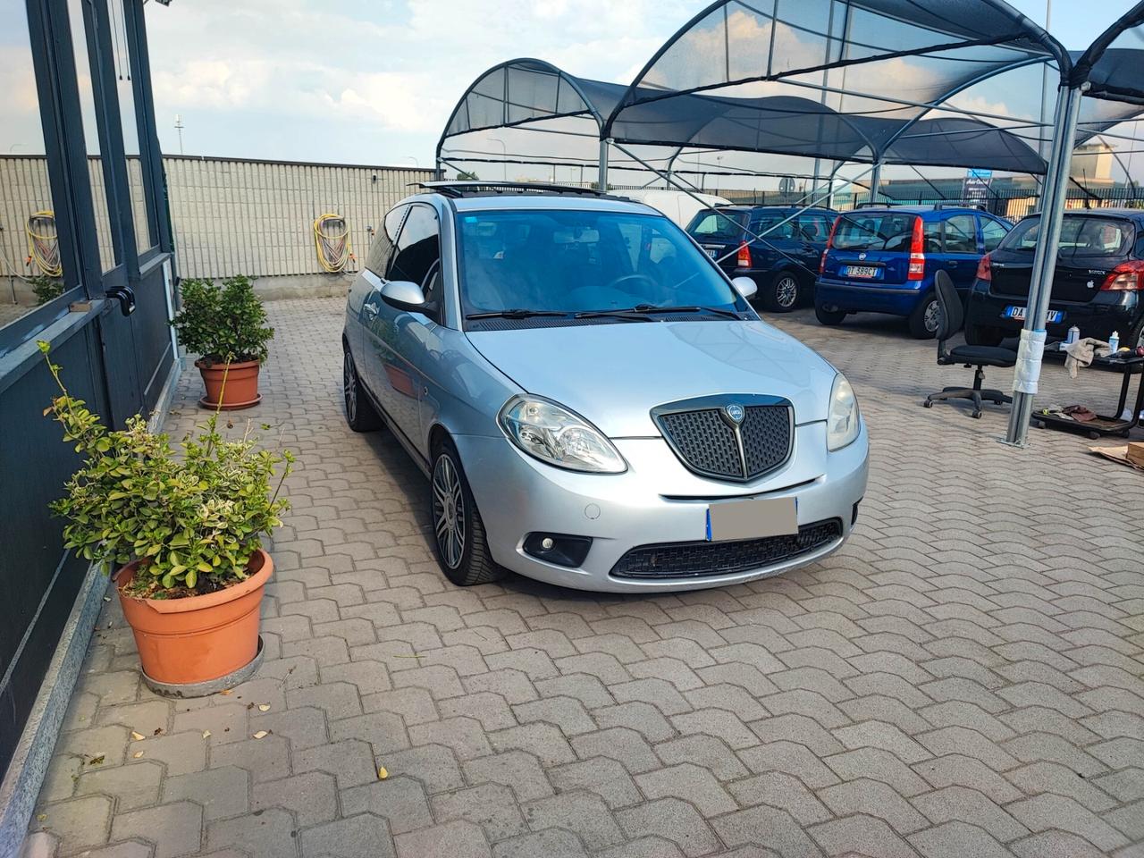 Lancia Ypsilon 1.4 16V MomoDesign