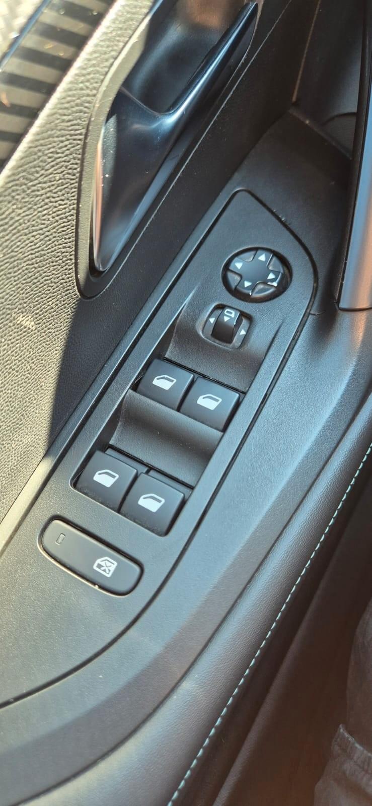 Peugeot 2008 BlueHDi 110 Allure Pack-2021-Gar3anni