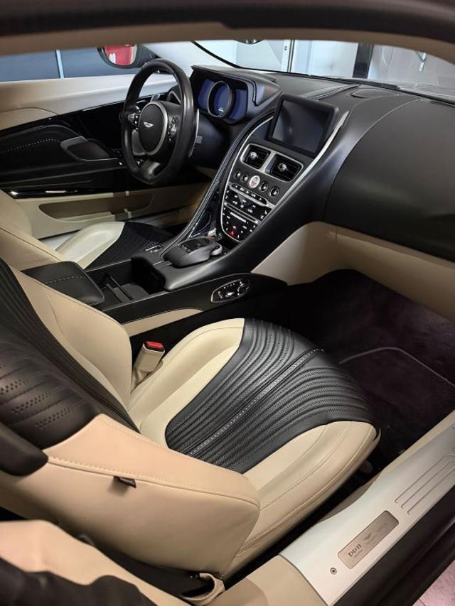 ASTON MARTIN DB11 V12 Coupé