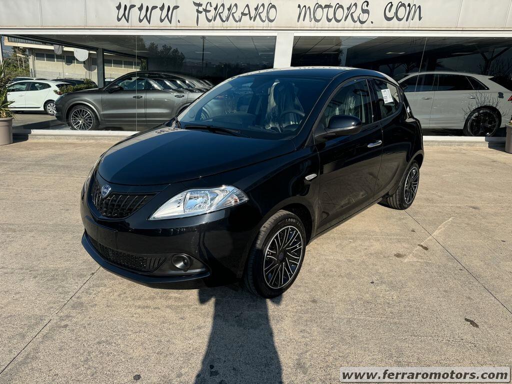 Lancia Ypsilon 1.0 Hybrid Silver NOLEGGIO RENT TO BUY