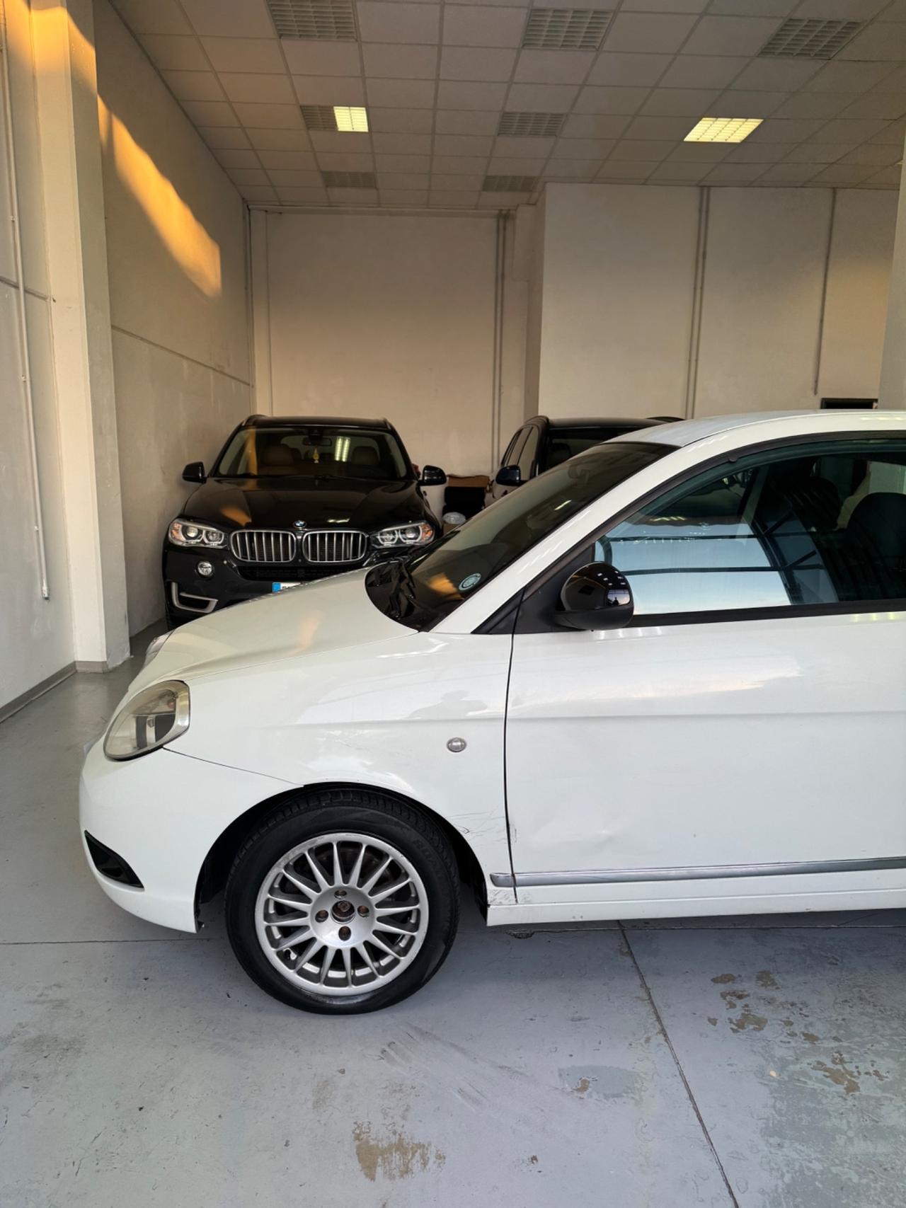 Lancia Ypsilon 1.2 69 CV Unyca