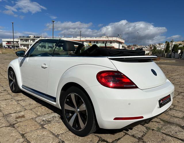 VOLKSWAGEN Maggiolino Cabrio 1.4 TSI DSG Sport 60's (Fender/LED/Auto)