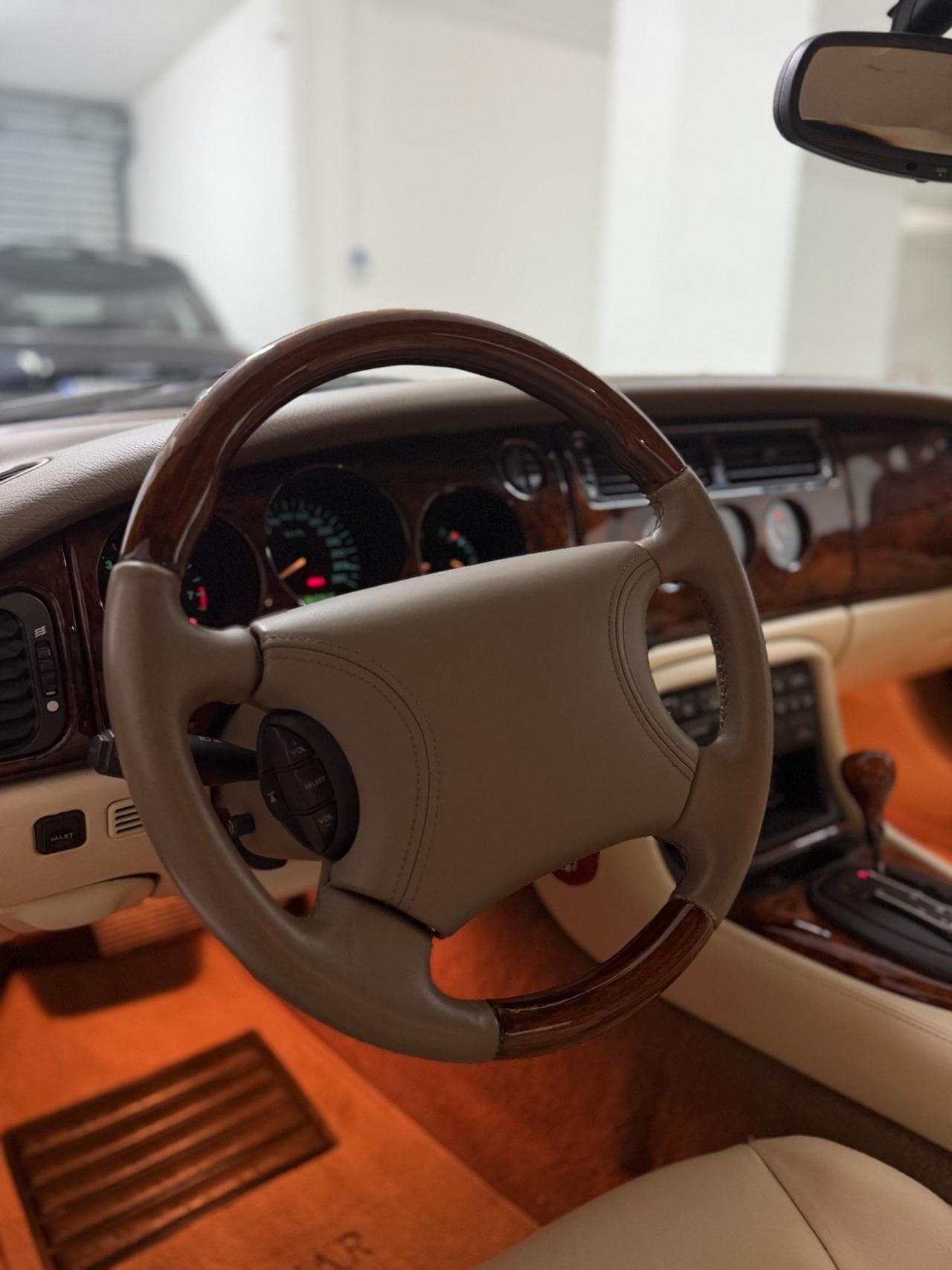 Jaguar XK XK8