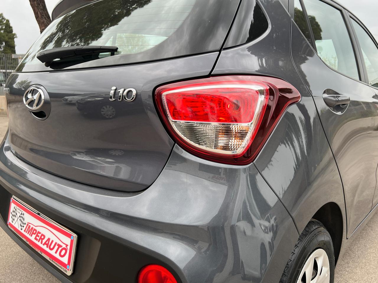 Hyundai i10 1.0 LPGI Econext Login GARANZIA