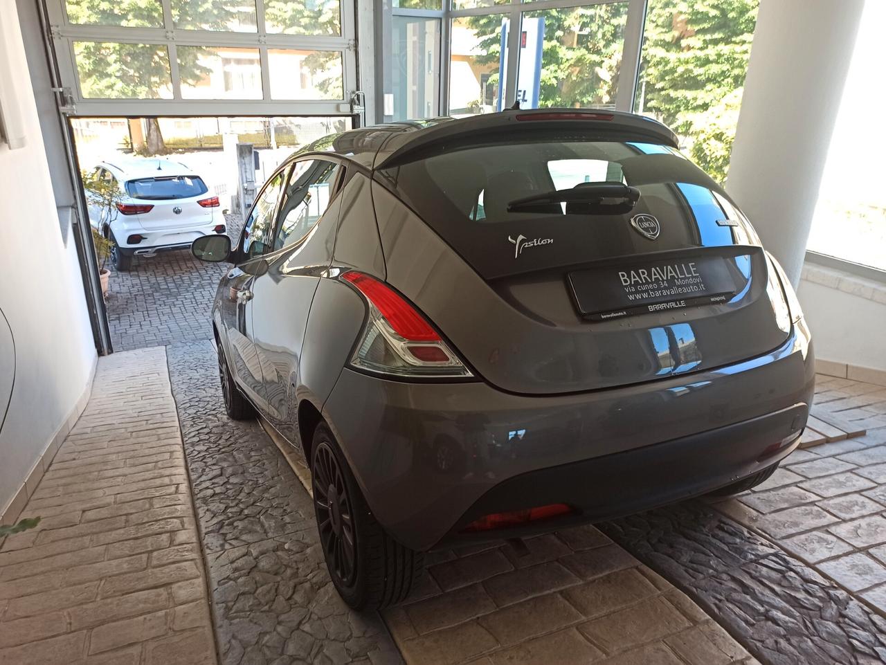 Lancia Ypsilon 1.0 FireFly 5 porte S&S Hybrid Silver 2022