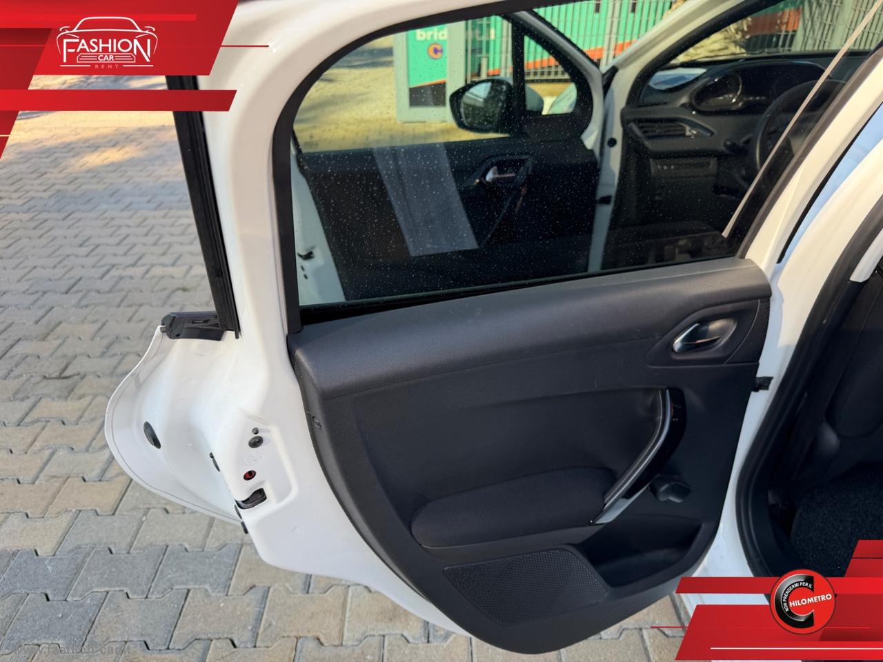 PEUGEOT 208 1.4 HDi 68 CV 5p. Business