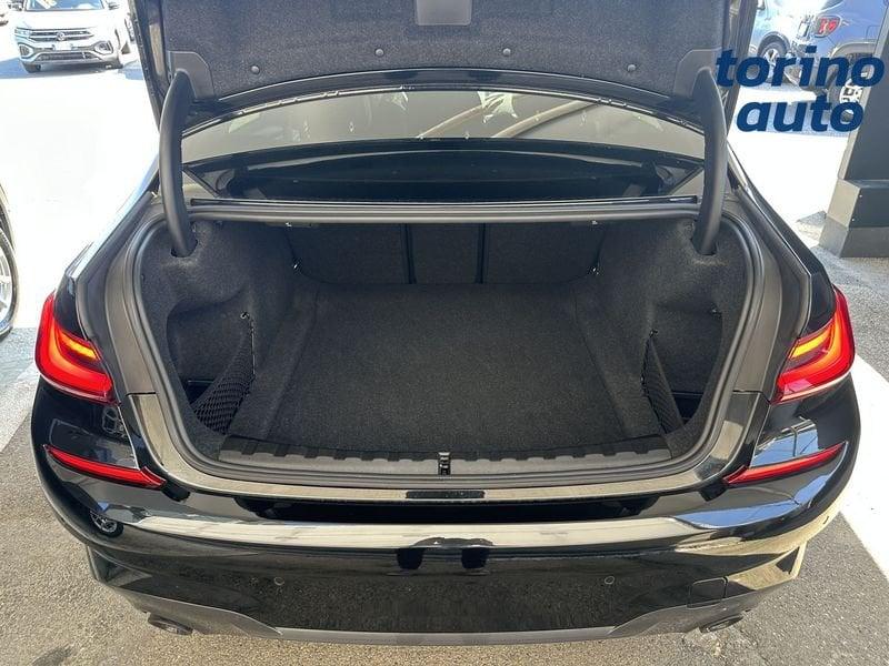 BMW Serie 3 318i MSport aut. + TETTUCCIO