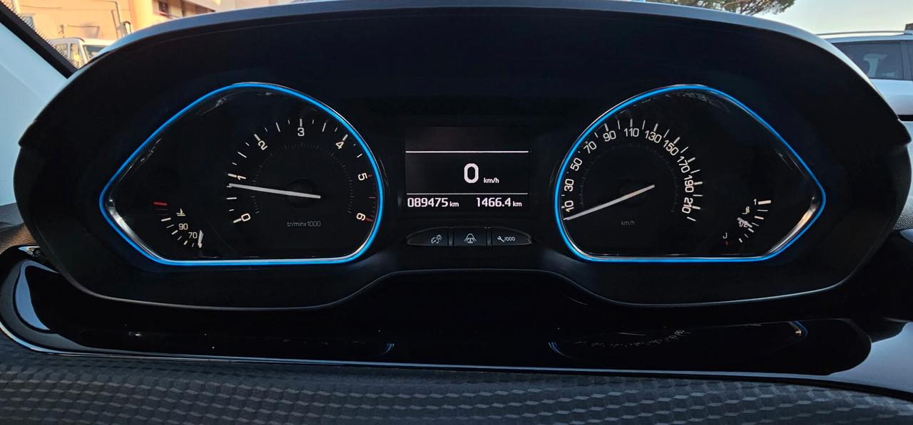 Peugeot 2008 1.6 diesel solo 89000 KM